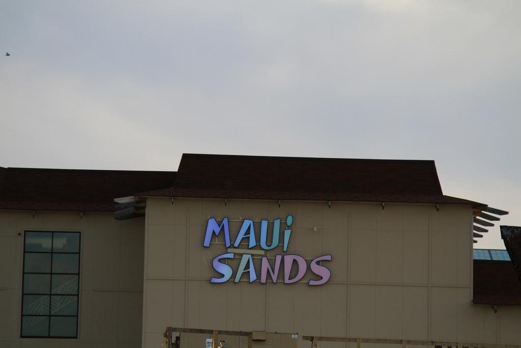 Maui Sands Resort & Indoor Water Park Sandusky Bagian luar foto